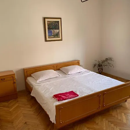 Charming New House On Islandfew Steps From The Sea